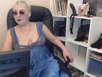 Hi, I am a sexy mature lady. I have a wet hairy pussy for your hard hot cock. I love to feel it penetrate my pussy. Also i will let you shoot your cum on my face