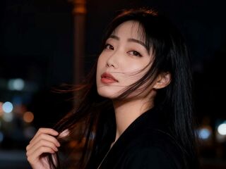 naughty cam girl fingering shaved pussy BeIIaDiana