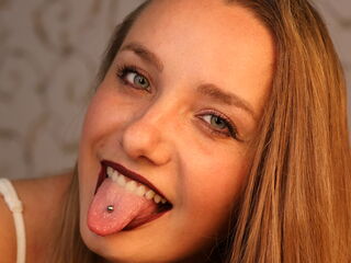 beautiful camgirl BelleCox