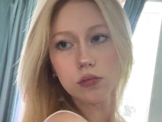 camwhore shaving pussy CeciliaWhithrock