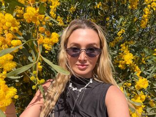 sexy camgirl DelaineClowerd