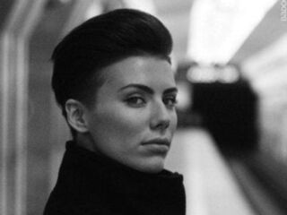 camwhore fingering shaved pussy FarahBurn