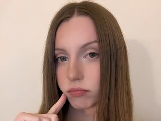 camgirl fingering bald pussy FawnTobin