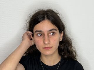 cam girl masturbating with vibrator FondaYarbro