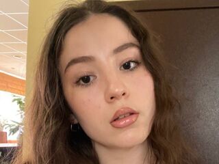 topless cam girl JulyLarain