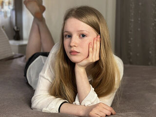 strip tease LilianHoward