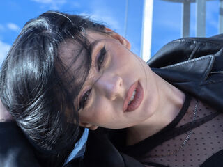 naked camgirl photo MadelynVelure