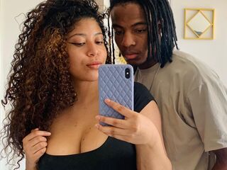 cam couple playing with sextoy RaidenAndLorelei