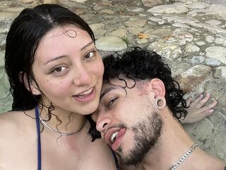 cam couple playing with dildo TammyAndTommy