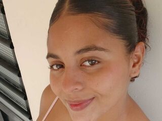 naughty camgirl masturbating with dildo AlanaRiveraa