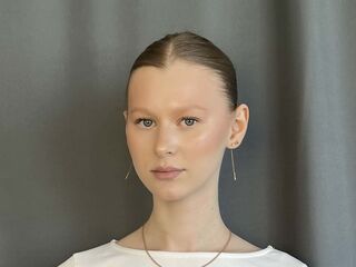 naughty cam girl masturbating with dildo AlexiaBedar