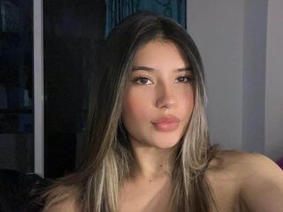 topless camgirl AmberDemions