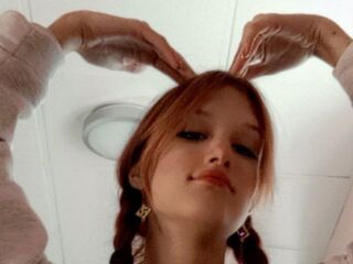 naked camgirl masturbating with vibrator AnnKima
