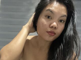hot cam girl fingering shaved pussy AranyaMax