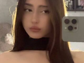 nude webcamgirl photo BellaJersiquins