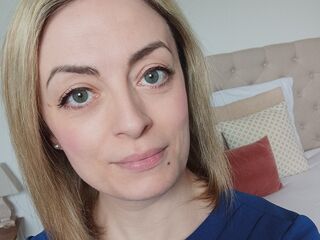 camslut masturbating BiancaLuxe