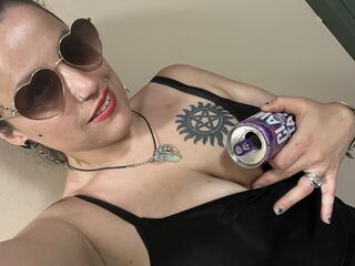 naughty camgirl masturbating BrattyBride