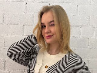 hot cam girl fingering pussy CamillaCapoccia