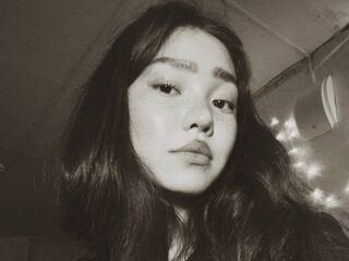 camwhore masturbating with vibrator CelsaCicatello