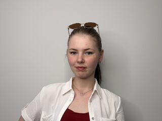 camslut showing pussy CherilynDadisman