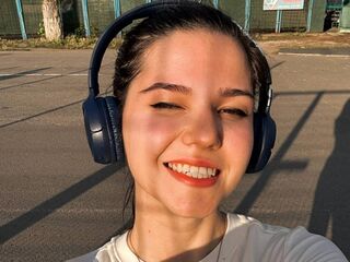beautiful camgirl CraveEden