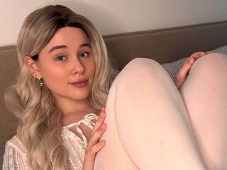 camwhore spreading pussy DeluaMoon