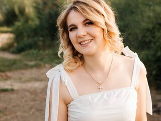 fingering camwhore DemetriceAkpan