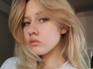 cam girl showing tits DennyDucote
