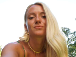 naughty cam girl fingering pussy Eliteandiscrete
