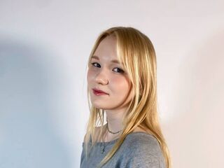 naked camgirl masturbating with dildo ElmaKinnunen