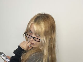 camgirl masturbating with sextoy EloiseGow