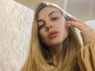 cam girl fingering EmilyHollister