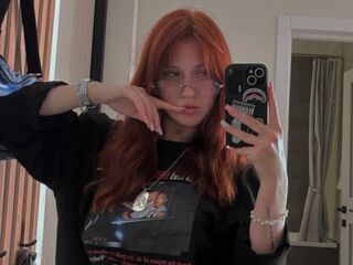 camslut masturbating EmmaMinis