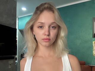 camslut masturbating EveMorrison