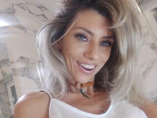 camgirl playing with sex toy EvyScarlet