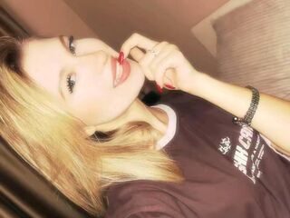 hot cam girl masturbating with sextoy FlossieRoseth