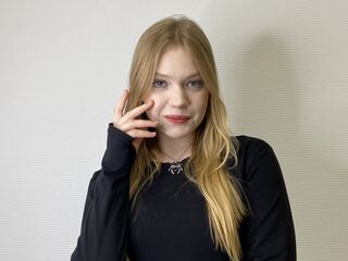 girl shaving pussy FrancieMcrenolds