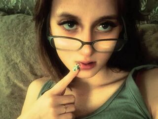 naked camgirl photo HeideSchweitzer