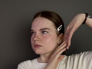topless cam girl IsabelBrunjes