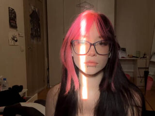 girl showing tits JameyStaffieri