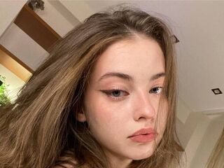 girl fingering bald pussy JanetFimbrez