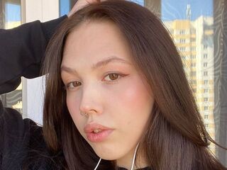 cam girl playing with dildo JanettLemoyne