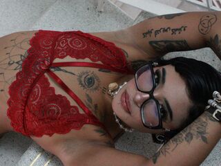 naked girl with webcam masturbating with dildo JessiHilton