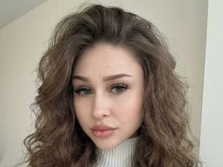 camwhore fingering shaved pussy JunitaDroze