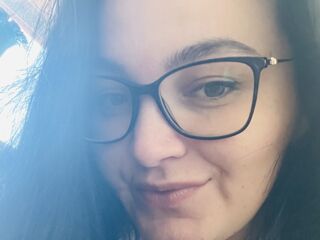 live webcam model KairaHelena