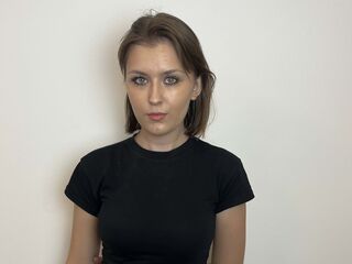 beautiful webcamgirl KariErpelding