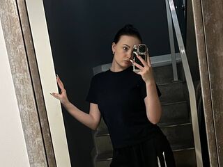 cam girl live webcam video KiraBentley