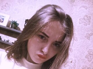 naked camgirl masturbating with vibrator KittyMcCorry