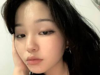 camgirl playing with sex toy KizzyScheidegger