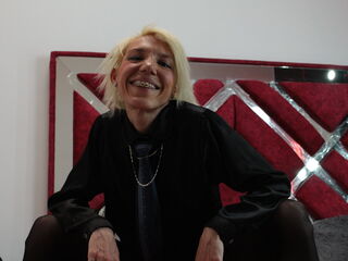 naked girl with webcam fingering pussy KloeSwings